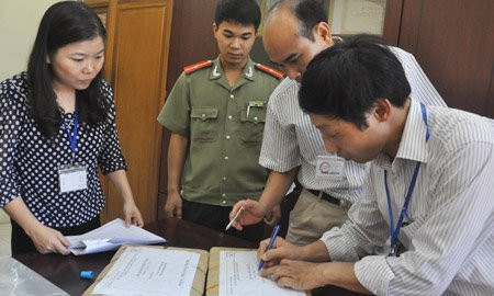 Gần trưa ngày 10/6, đề thi các môn đã được bàn giao về các điểm thi.