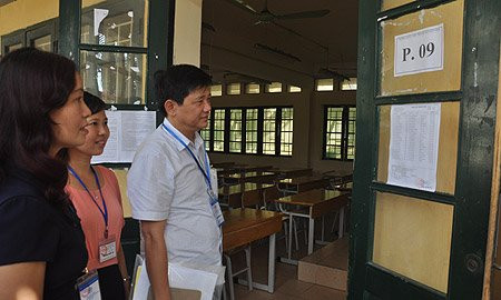 Các phòng thi tại điểm thi Trường THPT Nhân Chính (quận Thanh Xuân) đã sẵn sàng cho kỳ thi tuyển sinh lớp 10 chính thức ngày 11/6.