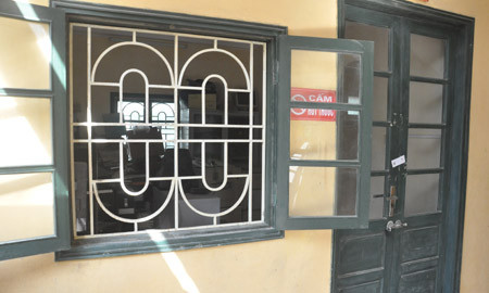 Phòng thi không sử dụng đến đã được niêm phong cũng cần đóng toàn bộ các cửa sổ.