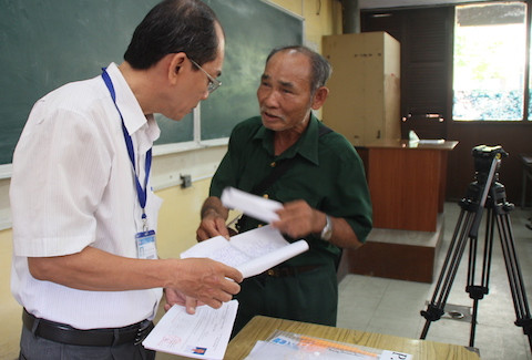 Điều đặc biệt là năm nay gia đình ông có tới 2 thí sinh thi THPT, ông và con gái.