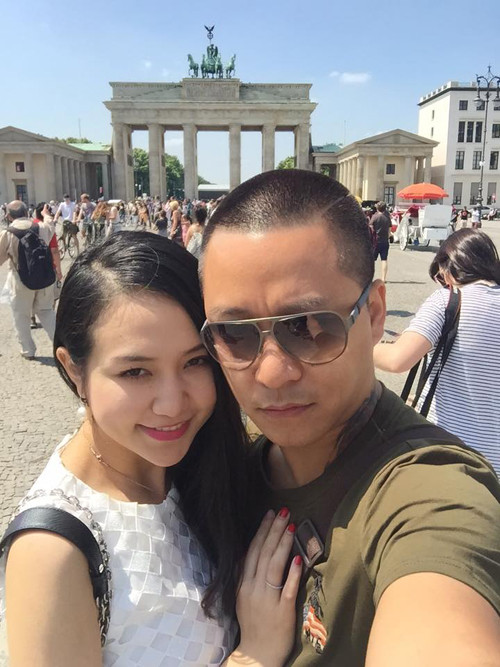 Hiện anh đang cùng vợ - hotgirl Hương Baby đang có chuyến lưu diễn bên Châu Âu để thực hiện liveshow đầu tiên của mình tại hải ngoại.