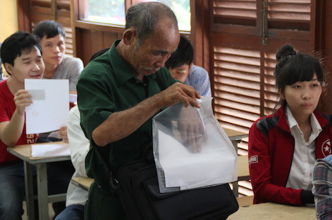 cùng Đơn đề nghị định lại khu vực xét tuyển.