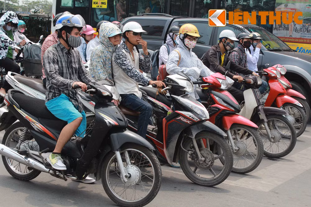 Xem nguoi dan Ha Noi quay cuong trong dot nang nong dau mua