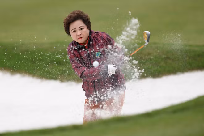 Mua 2 trieu co phieu tu con trai, Madame Nga tang ty le so huu SeABank?