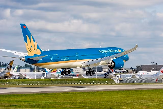 Hang bay Vietnam Airlines doi lich hop co dong sau ngay 30/6
