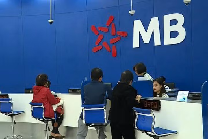 Sep MBB dang ky ban 2 trieu co phieu giua luc co phieu bi dieu chinh manh