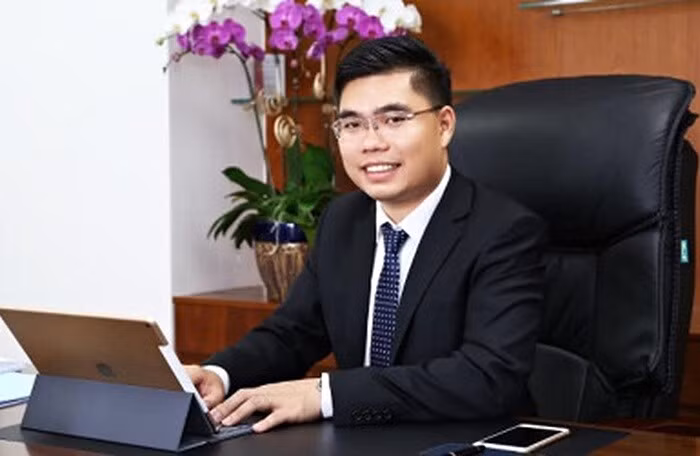 Chu tich DRH Phan Tan Dat bi phat do giao dich 'chui' co phieu