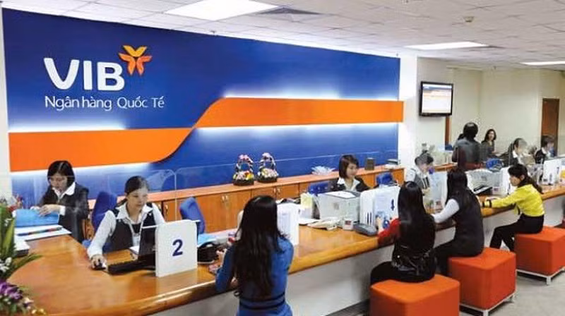 Nguoi nha sep VIB ban bot 250.000 co phieu va thu ve 8,8 ty dong