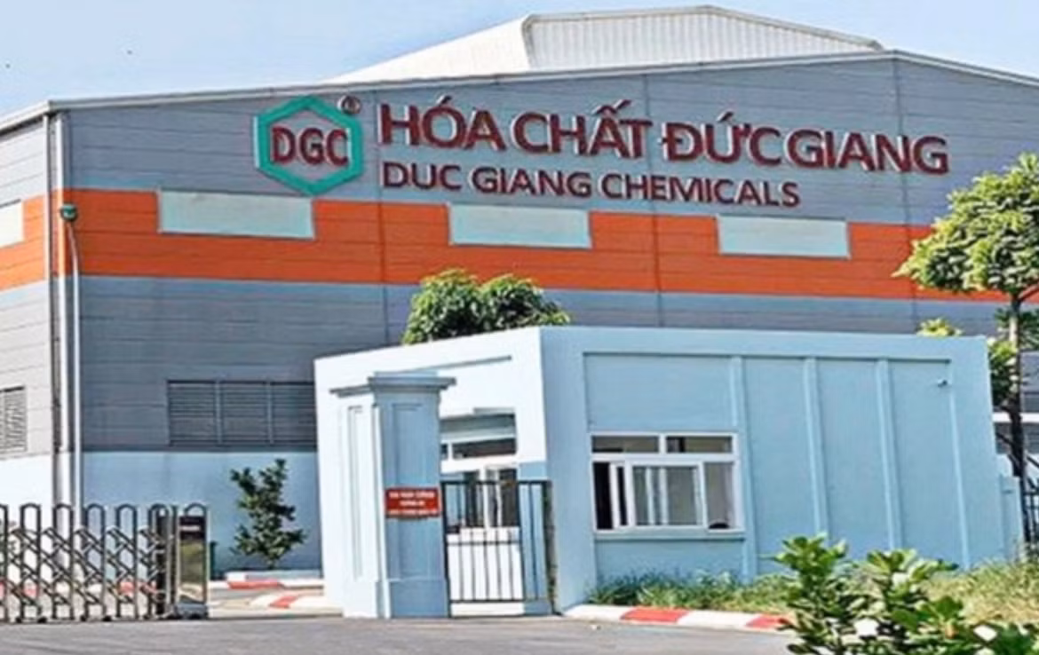 Vinachem thoai von Hoa chat Duc Giang voi gia khoi diem 152.100 dong/cp