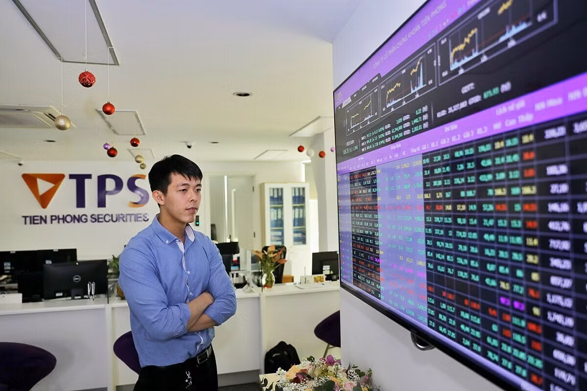 Chung khoan Tien Phong du kien phat hanh 56 trieu co phieu tang von len 1.000 ty dong