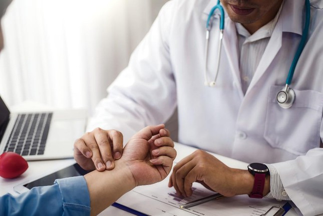 Ngân hàng nào bán bảo hiểm COVID-19, quyền lợi đã cam kết với khách hàng thế nào? Ngan hang nao ban bao hiem COVID-19, quyen loi da cam ket voi khach hang the nao?