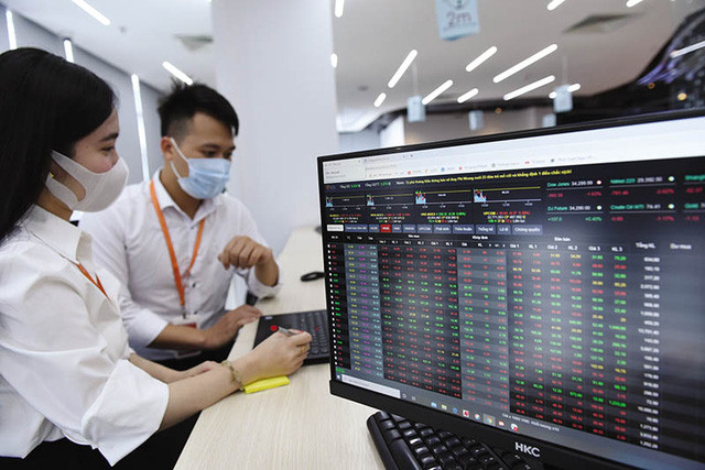 Ngan hang do da tang 12 diem cua VN-Index phien 25/10