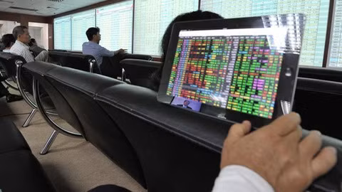 2 cổ đông lớn của NHT và DFC bị phạt 30 triệu đồng 2 co dong lon cua NHT va DFC bi phat 30 trieu dong