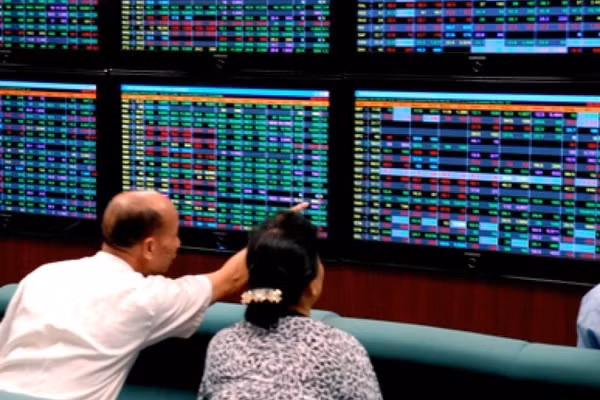 Người nhà Phó Chủ tịch SMC bị phạt 45 triệu do giao dịch không báo cáo Nguoi nha Pho Chu tich SMC bi phat 45 trieu do giao dich khong bao cao