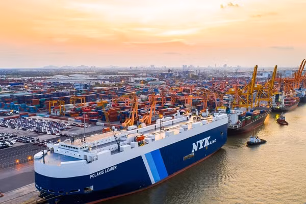 Một DN vận tải biển chỉ trong tháng 10 lỗ hàng chục tỷ đồng Mot DN van tai bien chi trong thang 10 lo hang chuc ty dong