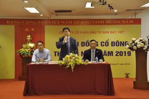 PVL gap 4 lan, co dong lien quan Chu tich lien chot loi 8 trieu co phieu