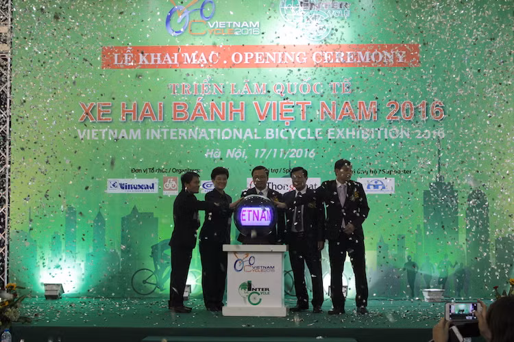 Tiếp nối thành công của 4 kỳ triển lãm trước và đón nhận sự ủng hộ đến từ người tiêu dùng, doanh nghiệp sản xuất kinh doanh và các cơ quan quản lý nhà nước, Triển lãm Quốc tế chuyên ngành Xe đạp, Xe đạp điện và linh phụ kiện ( VIETNAM CYCLE 2016) lần thứ 5 sẽ được tổ chức lần đầu tiên tại Thủ đô Hà Nội (ICE – 91Trần Hưng Đạo, Q. Hoàn Kiếm) từ ngày 17 ~ 19 tháng 11 năm 2016.