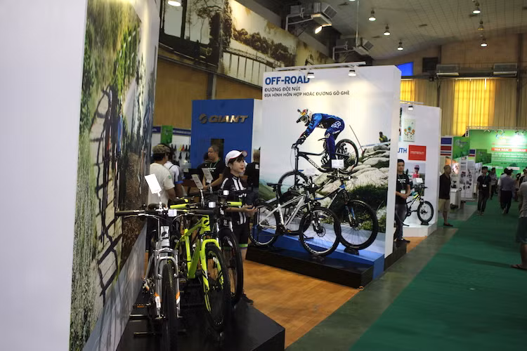 Điểm đặc biệt, hầu hết các gian hàng của các hãng xe này tại triển lãm được thiết kế đặc biệt, dàn dựng rất bắt mắt và mang những thông điệp riêng.