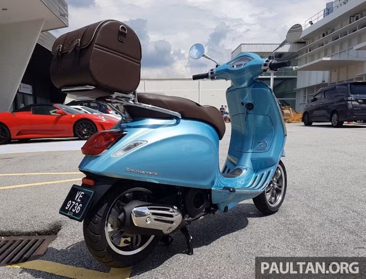Hiện nay, Vespa Primavera Settantesimo đã bắt đầu được bán tại thị trường Đông Nam Á và đầu tiên là Malaysia, Giá bán cho chiếc xe tại thị trường này là 18.440 Ringgit (tương đương 94,2 triệu đồng).