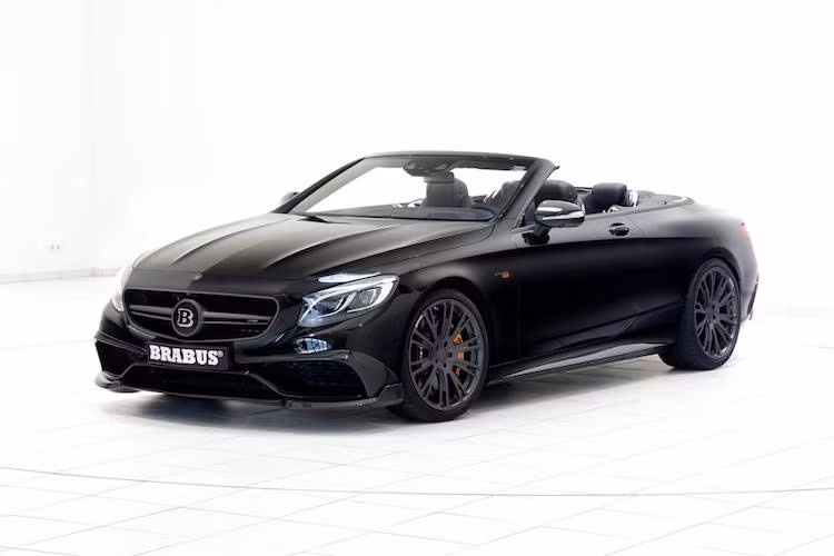 Sau khi độ lại, chiếc 850 6.0 Biturbo Cabrio của Brabus đã có công suất tối đa lên tới 850 mã lực cùng mô-men xoắn cực đại 1450 Nm. Tuy nhiên, Brabus buộc phải giới hạn mô-men xoắn còn 1150 Nm để đảm bảo độ bền. Thời gian tăng tốc từ 0-100 km/h của chiếc xe chỉ là 3,5 giây, trong khi tốc độ tối đai bị giới hạn ở 350 km/h để giữ cho lốp không bị phá hủy.