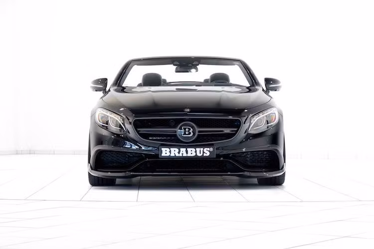 Do S63 AMG Cabriolet vốn đã có ngoại hình rất hấp dẫn nên với phiên bản 850 6.0 Biturbo Cabrio dành cho dòng xe, Brabus chỉ bổ sung thêm gói khí động học bằng sợi carbon, bắt đầu với cánh chia gió gắn dưới cản trước nguyên bản của xe.