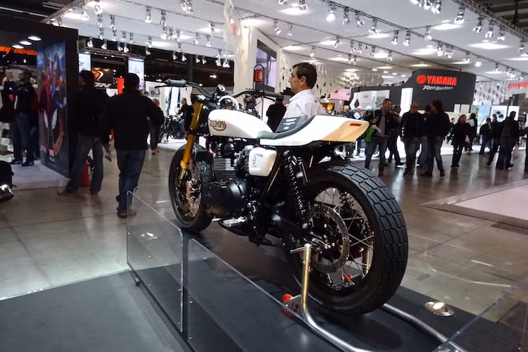 Cùng với một số mẫu xe độ khác, chiếc Scrambler của Shaw Speed &amp; Custom đã giúp Triumph lôi kéo được lượng lớn những người yêu xe độ ghé thăm khu trưng bày tại EICMA 2016. Ngoài ra, việc trưng bày bản độ scrambler này cũng thể hiện "ý đồ" tung ra một phiên bản scrambler "chính hãng" từ Bonneville T100 thế hệ mới của Triumph.