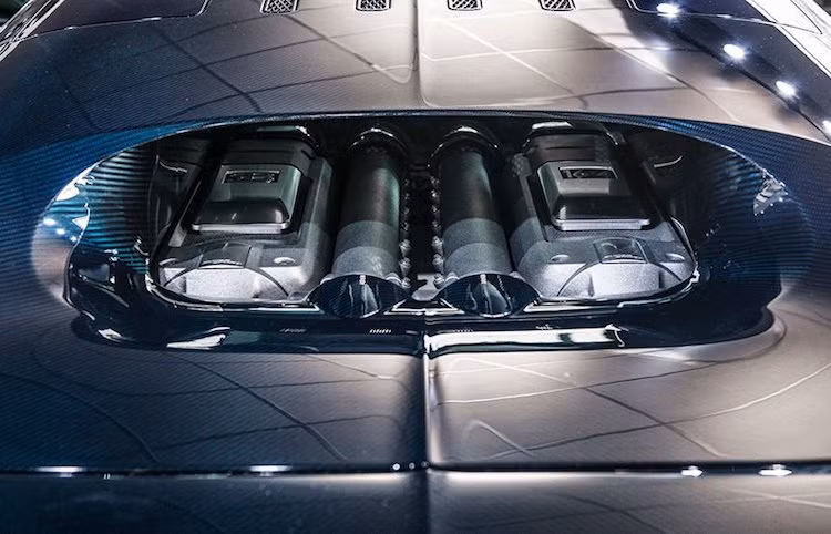 Vẫn sử dụng động cơ W16 4 tăng áp 8.0l như các phiên bản Veyron trước nhưng trên Supersport, công suất tối đa đã được nâng lên thành 1200 mã lực và mô-men xoắn cực đại đạt 1500 Nm.