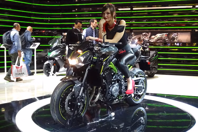 Trong khi phân khúc naked bike từ 1000 cc trở lên không ngừng được nâng cấp về cả công nghệ lẫn sức mạnh thì những dòng xe khoảng 800 cc lại không nhận được nhiều sự quan tâm. Với mẫu môtô Kawasaki Z900 hoàn toàn mới, Kawasaki muốn thay đổi "định kiến" đó.