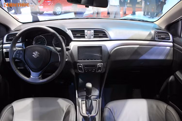 Tại thị trường Việt Nam, Suzuki Ciaz sẽ chỉ có duy nhất một phiên bản động cơ 1.4l VVT 4 xi-lanh nạp khí tự nhiên, đem tới công suất tối đa 91 mã lực và mô-men xoắn cực đại 130 Nm. Động cơ này được nối với hộp số tự động 4 cấp và hệ dẫn động cầu trước. Các trang bị an toàn của xe gồm 2 túi khí phía trước, dây đai an toàn 3 điểm ELR, hệ thống chống bó cứng phanh ABS, phân bố lực phanh điện tử EBD và hỗ trợ lực phanh khẩn cấp BA.