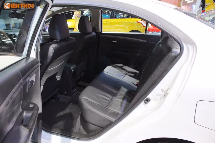 Trong tháng 10 vừa qua, Suzuki Việt Nam đã chỉ bán được đúng 1 chiếc Ciaz tại khu vực miền Nam. Trước đó, hãng cũng chỉ bán được 1 chiếc nữa, khiến tổng số Ciaz đã bán được ghi nhận lại mới chỉ đạt 2 chiếc. Đây là một tin không vui đối với Suzuki, khi chiếc xe mới chỉ được ra mắt chưa lâu.