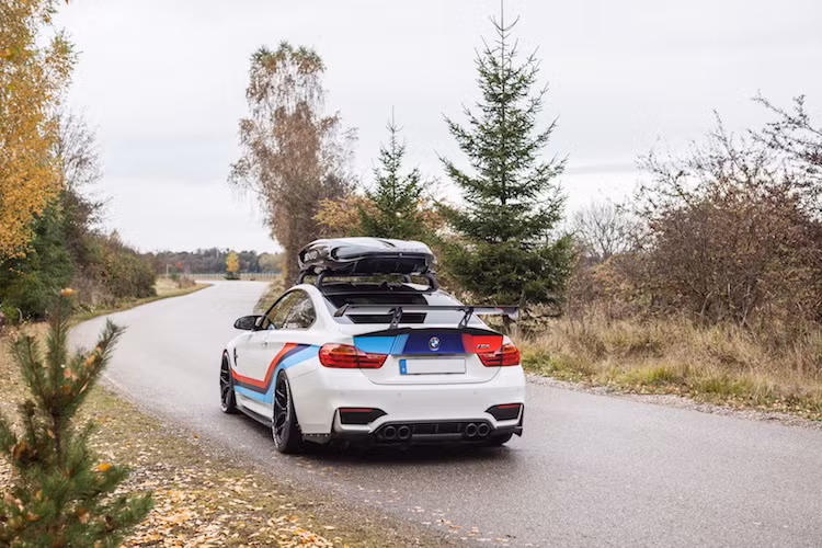 Để có thể đảm bảo an toàn cho chiếc xe với động cơ cực mạnh, hệ thống phanh của MOV.IT với heo billet 6 pis cho bánh trước và 4 pis cho bánh sau đã được Carbonfiber Dynamics trang bị cho xe. Trong khi đó, cảm giác lái vốn đã rất thú vị của M4 nay còn trở nên hấp dẫn hơn nhờ có hệ thống treo mới.