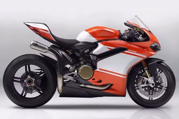 Do dựa trên cơ sở dòng 1299 nên về kiểu dáng, 1299 Superleggera gần như không có gì thay đổi so với phiên bản bình thường. Được thiết kế để hướng nhiều hơn tới trường đua nên chiếc xe có yên solo, gương hậu cùng pát biển số không được lắp sẵn. Tuy nhiên dưới lớp vỏ quen thuộc, Ducati đã sử dụng nhiều biện pháp nhằm khiến chiếc xe trở thành "cỗ máy tối thượng" trên sân đua.