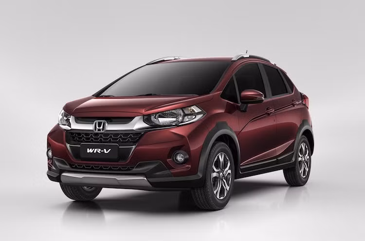 Tại triển lãm ôtô Sao Paolo đang được tổ chức tại Brazil, mẫu crossover cỡ nhỏ, giá rẻ Honda WR-V mới đã được hãng công bố lần đầu tiên. Tên gọi của WR-V được viết tắt từ Winsome Runabout Vehicle, nghĩa là mẫu xe cỡ nhỏ "đầy cám dỗ", hướng tới các khách hàng năng động và thường xuyên tham gia vào những hoạt động ngoài trời.