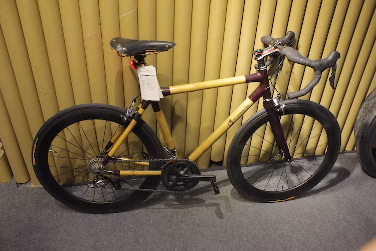 Với ý tưởng cho ra đời các sản phẩm xanh, Việt Bamboo Bike đã khéo léo kết hợp các nguyên phụ liệu tự nhiên từ tre trúc và sợi gai, xơ dừa… để làm nên các khung xe đạp độc đáo và thân thiện với môi trường. Với thiết kế không thua kém các công ty sản xuất xe đạp khung kim loại truyền thống và độ bền đạt tiêu chuẩn ISO 4210, sản phẩm của Việt Bamboo Bike đã được xuất khẩu sang nhiều thị trường trên Thế giới.