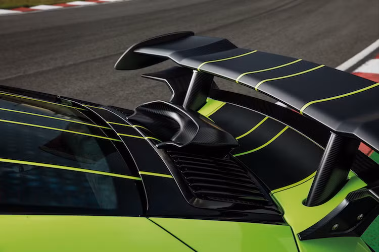 Động cơ của 911 Turbo cũng sẽ được Techart độ lại theo từng gói khác nhau, với công suất tăng thêm theo từng mức là 600 hoặc 640 mã lực. Với gói 640 mã lực, chiếc xe sẽ có khả năng tăng tốc từ 0-100 km/h chỉ trong 2,7 giây và 0-200 km/h trong 9,2 giây.