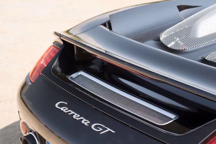 Dù nguy hiểm nhưng đối với các tay lái "cứng", Carrera GT vẫn là một trong những chiếc siêu xe tuyệt vời nhất từng được chế tạo. Cùng với số lượng sản xuất nhỏ, ngày nay những chiếc Carrera GT đã bị đội giá lên tới hàng triệu USD.