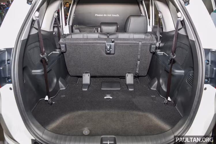 Theo Honda, hàng ghế thứ 3 của xe có không gian rộng nhất trong phân khúc. Hàng ghế này của xe cũng có khả năng gập và xếp vào lưng ghế thứ 2 để tăng không gian chứa hành lý khi cần thiết.