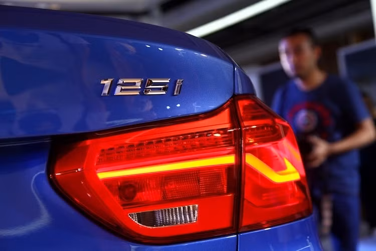 Theo BMW, hãng sẽ chỉ dành riêng 1 Series Sedan cho thị trường Trung Quốc, và chiếc xe sẽ chính thức được bán ra vào đầu năm 2017 tại thị trường này.