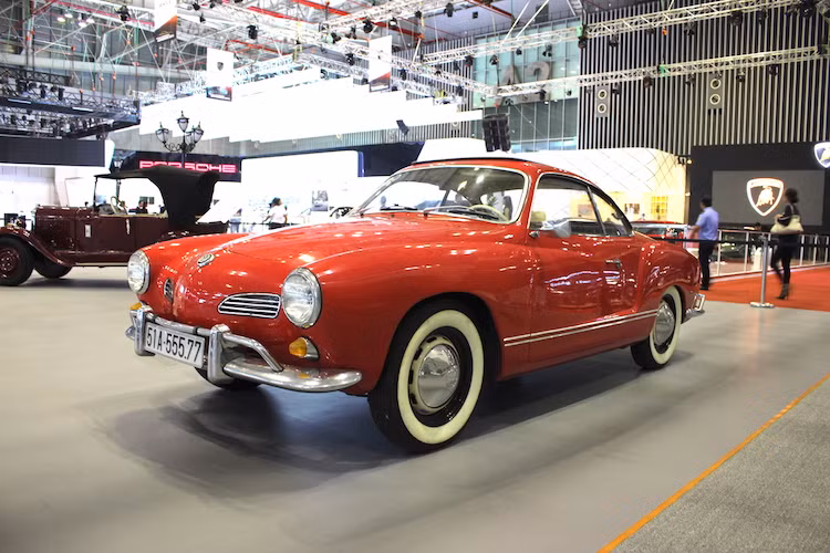 Khi còn được bán, Karmann Ghia là mẫu xe sang trọng và đắt tiền nhất của thương hiệu Volkswagen - đắt gấp đôi một chiếc Beetle cơ bản tại nhiều thị trường. Hiện tại, chiếc xe vẫn thu hút được số lượng đông đảo người chơi trên toàn Thế giới nhờ vẻ đẹp của mình.