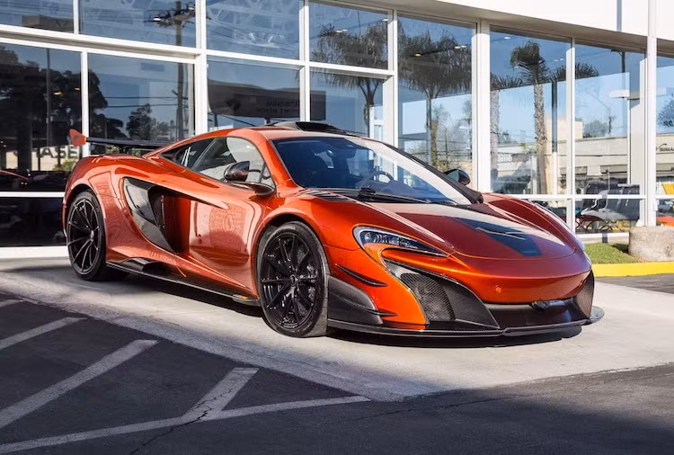 So với những chiếc 650S bình thường, MSO HS có ngoại hình giống với xe đua hơn với thân xe được cải tiến nhiều mặt để tăng tính khí động học. Cản trước của xe được làm hoàn toàn bằng sợi carbon với thiết kế mới, đồng thời tích hợp các "vây" khuếch tán gió ở hai bên, trong khi ở phía trên dè trước cũng có những khe gió mới.