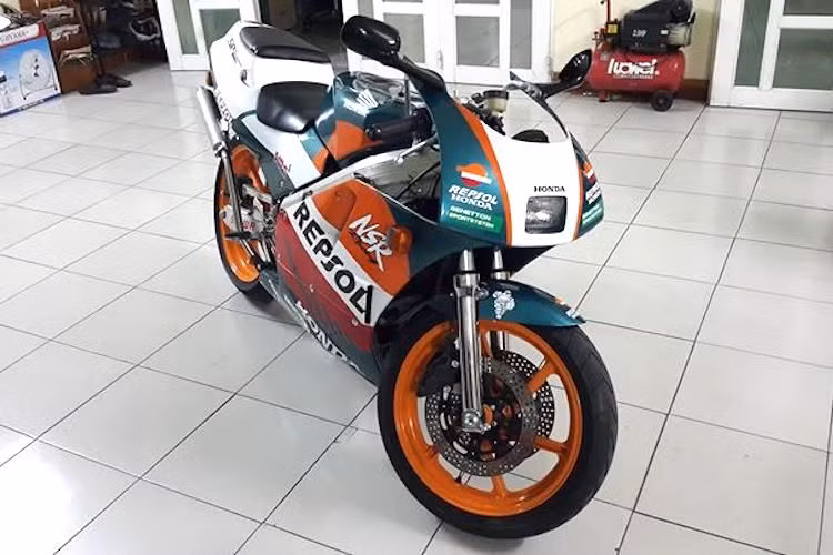 Honda NSR250R là dòng sportbike 2 kỳ cao cấp nhất của Honda, được sản xuất trong khoảng từ 1985 tới 1996. Trong đó, phiên bản "đỉnh cao" của dòng xe là Honda NSR250R SP, với nhiều chi tiết được lấy cảm hứng từ những mẫu xe đua MotoGP ở thể thức 250 cc vào thời kỳ đó.