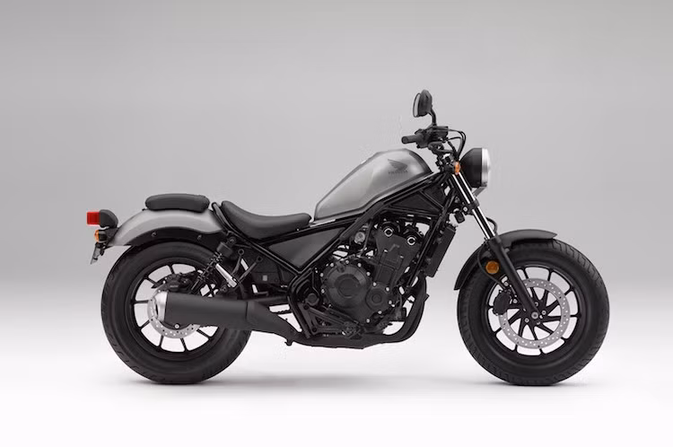 Với lần trở lại này, Rebel sẽ có 2 phiên bản là 300 và 500 cc, cả 2 đều sử dụng chung một kết cấu khung và kiểu dáng tương tự nhau, được thiết kế mang hơi hướng bobber. Lần này, Honda đã tạo ra kiểu dáng của Rebel với chiều rộng nhỏ nhất có thể, cùng với những chi tiết dạng bobber như yên sau có thể dễ dàng tháo rời và bình xăng nhỏ với dung tích 11 lít.