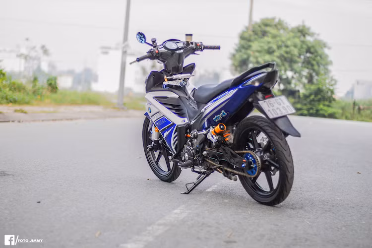 Chiếc Yamaha Exciter 135 sau khi được một người chơi xe tại Quảng Ngãi độ lại với nhiều đồ chơi độc đáo đã mang "sức sống mới", trở nên cuốn hút không thua gì các "đàn em Exciter 150 độ.