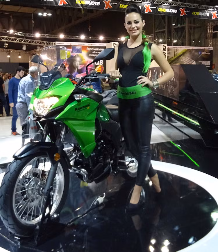 Tại triển lãm EICMA 2016, chiếc xe địa hình đường trường (adventure) dành cho người mới chơi PKL Kawasaki Versys-X 300 đã được lần đầu ra mắt. Đây là mẫu xe thứ 3 của Kawasaki trong tầm 300 cc, sau mẫu sportbike Ninja 300 và naked bike Z300.