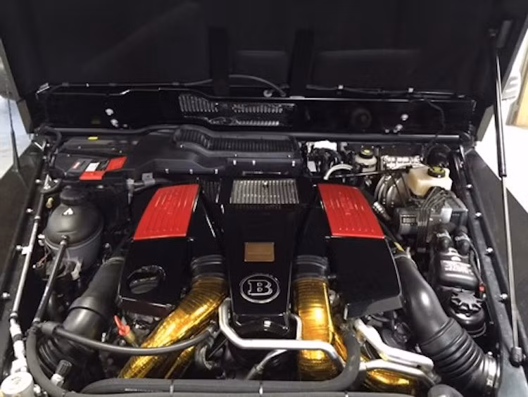 Ở dạng nguyên bản, G63 AMG 6x6 vốn đã được trang bị khối động cơ 5.5l V8 vốn đã rất mạnh mẽ với công suất tối đa 544 mã lực và mô-men xoắn cực đại 760 Nm.