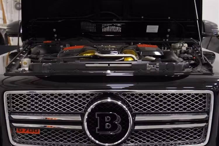 Tuy nhiên sau khi được Brabus thay tăng áp, hệ thống xả và tăng áp suất turbo, động cơ này đã có thể đạt công suất tối đa lên tới 690 mã lực cùng mô-men xoắn "suýt soát" mức 1000 Nm - đạt 960 Nm.