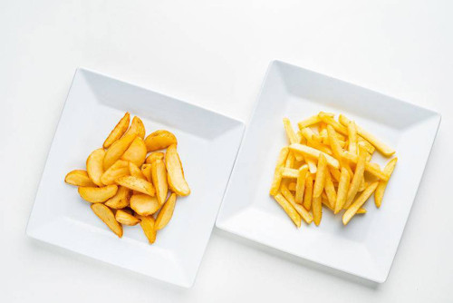 2. Thực phẩm chứa nhiều tinh bột. Các thực phẩm nguồn gốc thực vật chứa nhiều tinh bột như khoai tây, khoai sọ, khoai môn,... nên tránh chế biến bằng cách chiên xào.