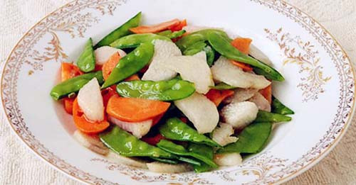 Đậu bắp hay khoai mỡ đều có giá trị dinh dưỡng cao, rất có lợi. Tuy nhiên, cách chế biến ảnh hưởng lớn đến lợi ích sức khỏe. Thay vì xào, bạn nên hấp chúng để bảo toàn dinh dưỡng, giữ hương vị nguyên bản. Ngược lại, chế biến bằng cách xào sẽ khiến chúng trở thành thực phẩm ngấm nhiều mỡ.