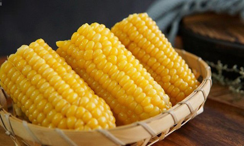 Cấp đông ngô trực tiếp, hơi ẩm trong ngô sẽ đóng băng, tạo ra các tinh thể đá trong quá trình cấp đông. Điều này phá vỡ cấu trúc tế bào của ngô, khiến món ăn mất độ tươi ngon, dễ mất nước.