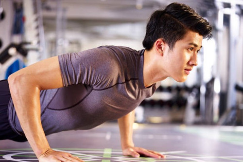 Điều đáng bàn, dung tích phổi sẽ giảm dần khi về già, ảnh hưởng đến tuổi thọ. Để tăng dung tích phổi, bạn nên tập thể dục đúng cách, đều đặn. Trong số các bộ môn thể thao, bơi lội rất được đánh giá cao trong việc tăng dung tích phổi.